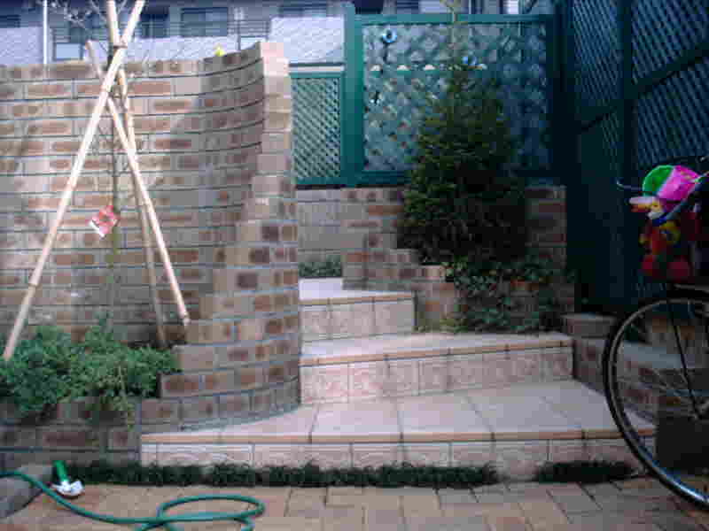 �K�i�����オ��̓f�U�C���{�[�_�[�^�C���Ŏ{�H