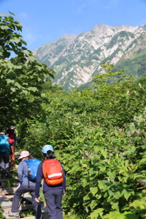 行く手に見える白馬岳